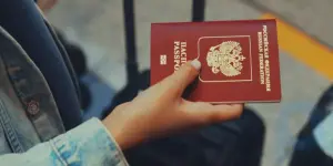 “Serviços governamentais” aprenderam a verificar a autenticidade de um passaporte