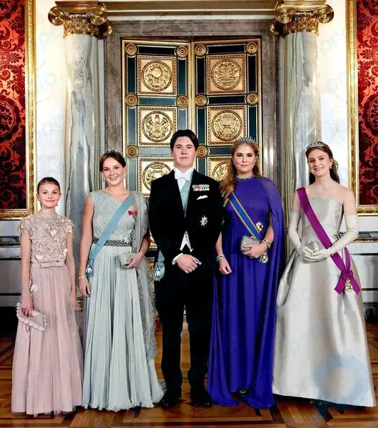 Prenses Estelle, Prenses Ingrid Alexandra, Prens Christian, Prenses Catharina-Amalia ve Prenses Elizabeth