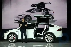 Os lucros do terceiro trimestre da Tesla caem à medida que os cortes de preços comprimem as margens, mas não conseguem aumentar as vendas