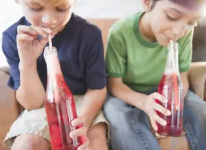 Existe-t-il un lien entre les boissons gazeuses et l’agressivité chez les enfants ?