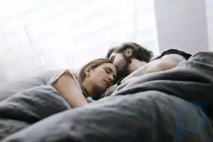 Sexsomnia refere-se à atividade sexual durante o sono, por que isso acontece e como lidar com isso