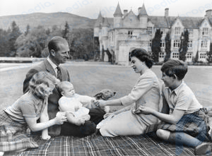 Isabel II y su familia