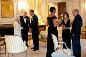Isabel II con el presidente estadounidense.  barack obama