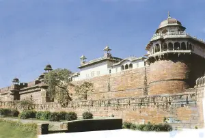 Agra qal'asi: tarixiy qal'a, Agra, Hindiston