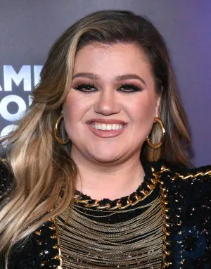 Kelly Clarkson: American singer-songwriter