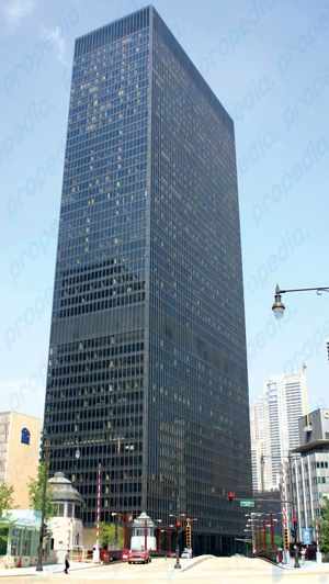 Здание IBM Людвига Миса ван дер Роэ на Норт-Вабаш-авеню, 330, Чикаго, Иллинойс.