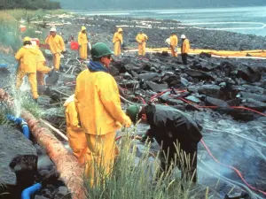 9 of the Biggest Oil Spills in History