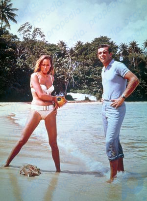 Ursula Andress und Sean Connery in Dr. No