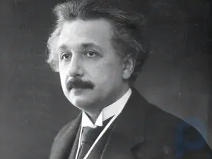 アルバート・アインシュタインは一般相対性理論をどのように発展させたのか