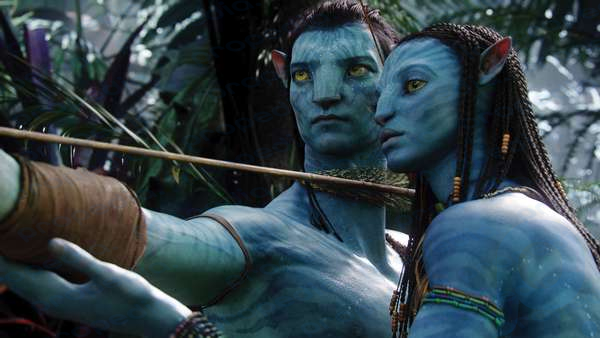 Sam Worthington als Jake Sully und Zoe Saldana als Neytiri im Film „Avatar“;  Regie führte James Cameron im Jahr 2009. (Kino, Filme, Spielfilme)