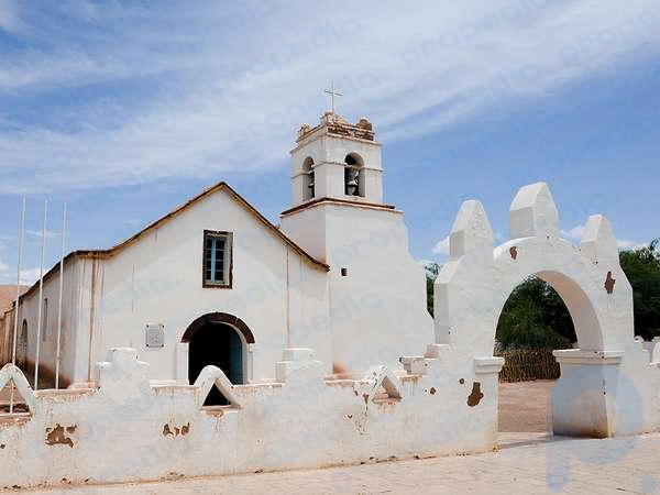 La Iglesia de San Pedro de Atacama en San Pedro, cerca del desierto de Atacama, en el norte de Chile, en América del Sur.