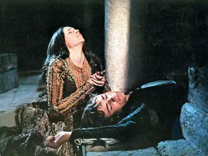 Was sind einige bemerkenswerte Beispiele für Verfilmungen von Romeo und Julia ?