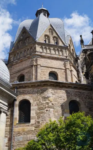 Aachener Zusammenfassung: Erfahren Sie mehr über die Geschichte der Stadt Aachen und ihre Bedeutung für Karl den Großen als Stadt