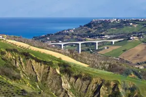 Abruzzo summary: Learn about the history of Abruzzo region and its importance to the Roman conquest by the Normans