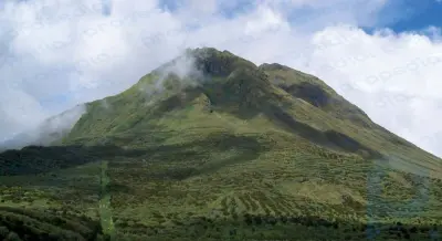 Краткое описание горы Апо: Узнайте о геологии горы Апо, действующего вулкана на Минданао, Филиппины: