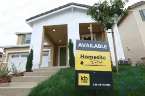 KB Home informa una caída en los resultados del cuarto trimestre fiscal, pero dice que la demanda aumenta a medida que caen las tasas hipotecarias