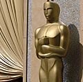 Estados Unidos 2006 - 78ª Entrega Anual de los Premios de la Academia.  Primer plano de una estatua gigante del Oscar en la entrada del Teatro Kodak en Los Ángeles, California.  Blog hompepage 2009, arte y entretenimiento, cine película hollywood