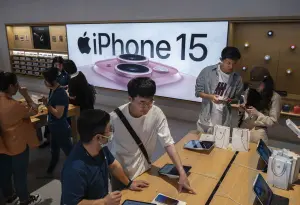 Apple Leads Sales in China’s Smartphone Market for First Time Ever