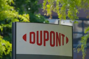 DuPont aksiyalari kompaniyaning Xitoy hajmining pastligi sharoitida foyda haqida ogohlantirish berganidan keyin pasayib ketdi