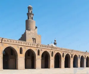 Ahmad ibn Tulun masjidi: bino, Qohira, Misr