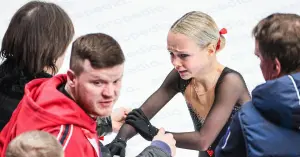 Lágrimas de dolor de una patinadora artística de 12 años en el Campeonato de Rusia: un vídeo que te rompe el corazón