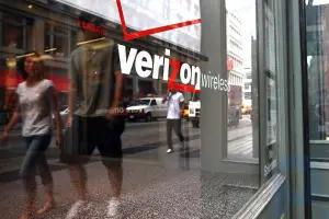 Verizon registra pérdidas en el cuarto trimestre por cargo único a pesar del aumento de ingresos