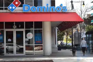 Die Geschäftszuwächse von Domino in den USA tragen dazu bei, dass die Aktie mehr als ein Zweijahreshoch erreicht
