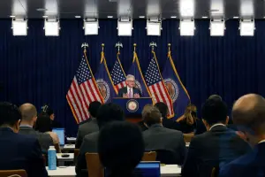 Fed Toplantısı Canlı: Fed Faizleri Sabit Tutuyor, 2024'te Üç Faiz Kesintisi Öngörülüyor, Piyasalar Hareketli