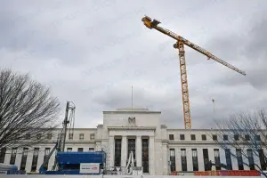 The Fed Is In No Rush To Cut Rates, Meeting Minutes Show
