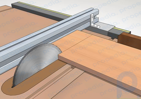 Paso 5 Utilice una sierra de mesa para cortar la banda de rodadura a la longitud correcta.