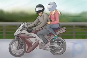 Como andar na traseira de uma motocicleta