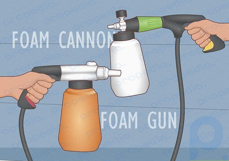 Los cañones de espuma se conectan a lavadoras a presión, mientras que las pistolas de espuma se conectan a mangueras.