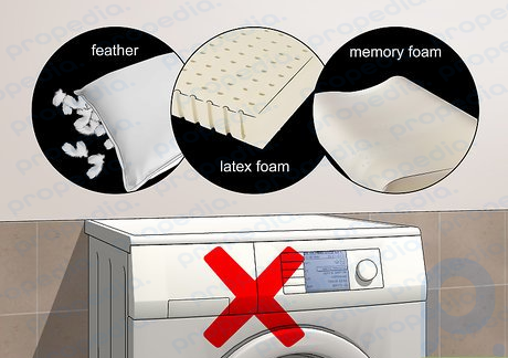 Etapa 2 Evite lavar na máquina travesseiros de penas, látex ou espuma viscoelástica.