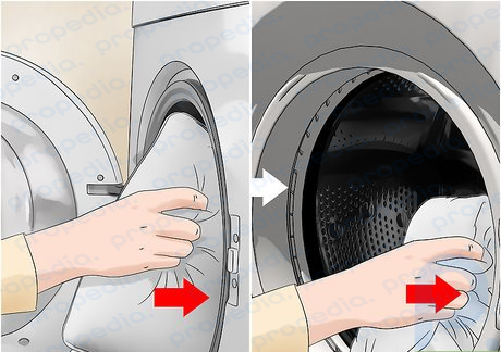 Passo 3 Coloque o travesseiro na máquina junto com a roupa.