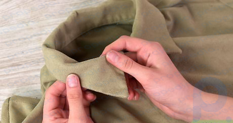 Etapa 3 Separe as camisas feitas de seda, lã, caxemira ou outros materiais delicados.