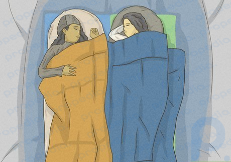 Formar compañeros colocando sacos de dormir juntos preservará el calor.