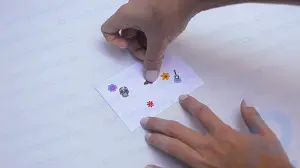 Como embrulhar cartões-presente