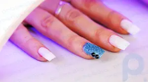 Como aplicar glitter em unhas acrílicas