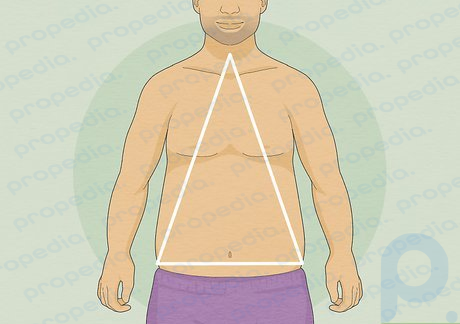 Paso 3 Eres un triángulo si tienes cintura ancha y caderas con hombros estrechos.
