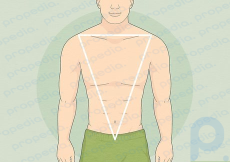 Paso 4 Eres un triángulo invertido si tienes hombros anchos con cintura y caderas delgadas.