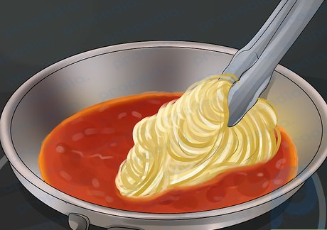 Paso 5 Combina la pasta y la salsa en la cazuela y hornéala durante 15 minutos.