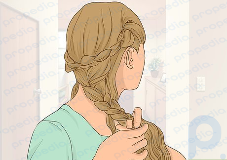 Step 4 Finish off with a regular braid.