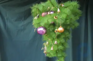 Bir Noel Ağacı Nasıl Baş Aşağı Asılır