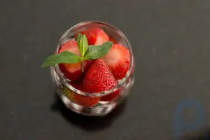 Wie man mit Wodka getränkte Erdbeeren macht