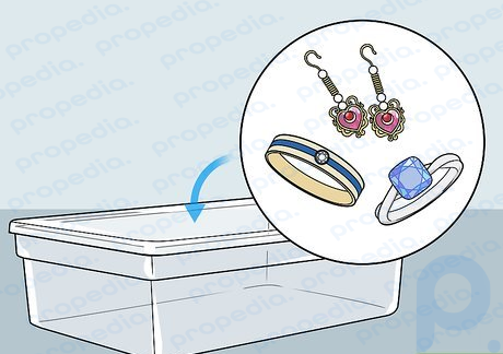 Étape 6 Rangez vos accessoires dans de petits contenants si vous ne pouvez pas utiliser de crochets.
