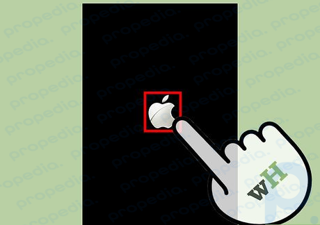 Adım 3 Ekranda Apple logosu görünene kadar her iki düğmeyi de basılı tutmaya devam edin.