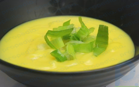 Шаг 4. Приготовьте суп из лука-порея и картофеля.