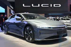Las acciones de Lucid aumentan después de que el fabricante de vehículos eléctricos anunciara una inyección de efectivo de mil millones de dólares