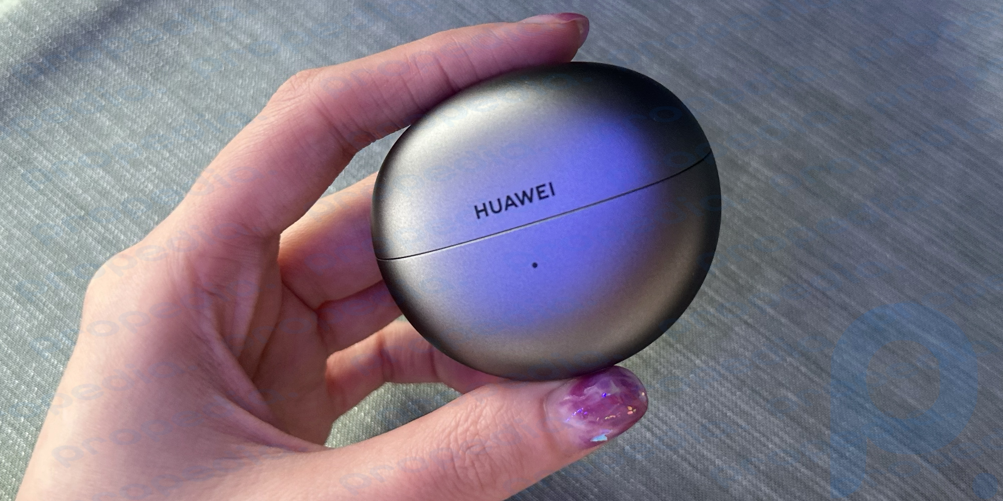 Huawei FreeClip headphones in charging case