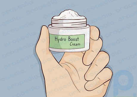 Paso 3 Hidrata y reafirma tu piel con ácido hialurónico.